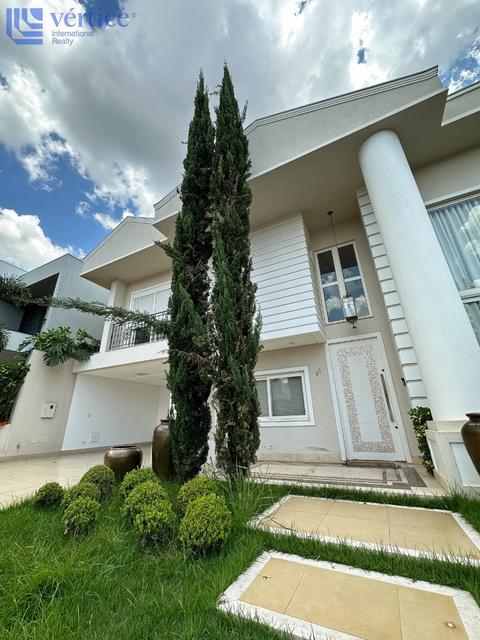 Sobrado à venda em Maringá, Zona 08, com 4 suítes, com 398 m², Mont Blanc